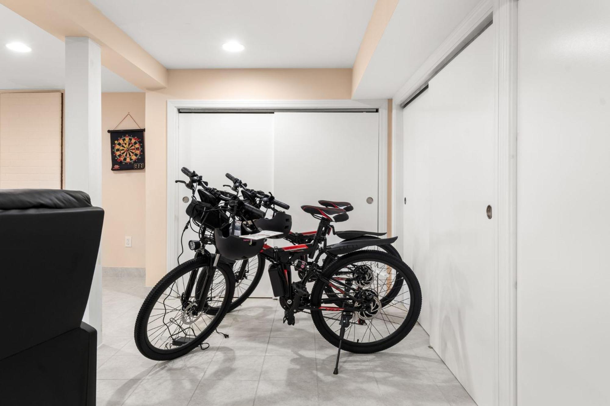 Hot Tub, Electric Bikes, Solo Stove, Projector, Smores ماربلهيد المظهر الخارجي الصورة